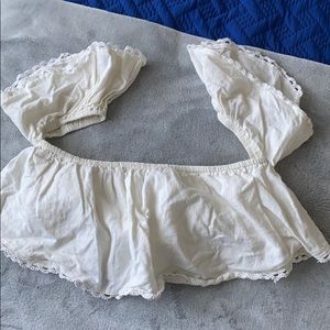 White crop top, with attached sleeves